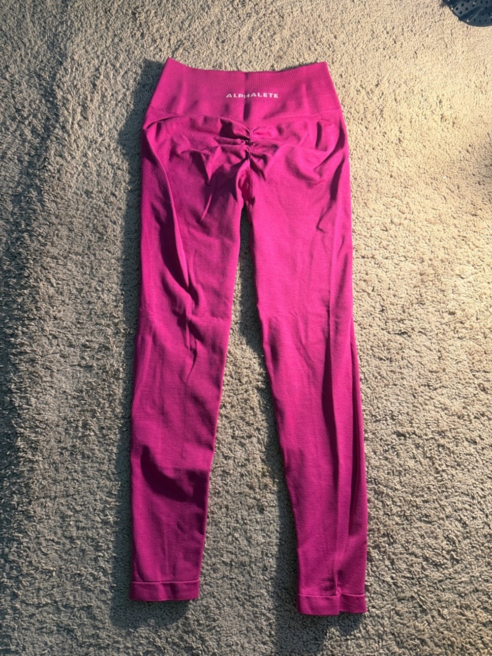 Alphalete Magenta Scrunch-Back Leggings